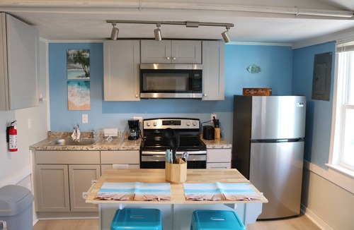 Hampton Apartment | Seaside Social - Steps to Wally's, Goat, L Street