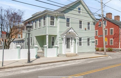 Warren Apartment | Seaside Stay in Historic Warren