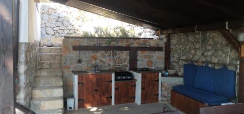 Lukovo Sugarje House | Seaside stone house