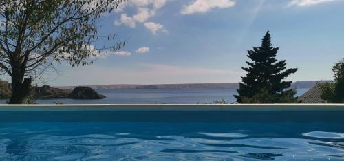 Lukovo Sugarje House | Seaside stone house