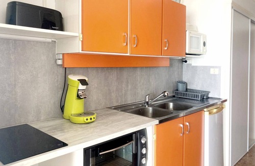 Le Grand Large Apartment | Seaside Studio with Terrace and Private Parking - Sleeps 4