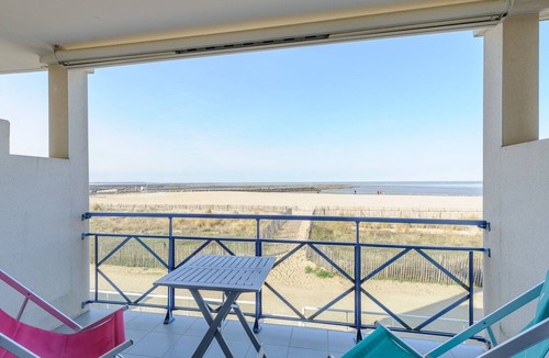 Port District Apartment | Seaside studio for 2 in Châtelaillon-Plage with parking