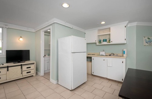 Ocean Park Apartment | Seaside Studio | Accommodates 4| Parking Available