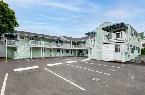 Ocean Park Apartment | Seaside Studio | Accommodates 4| Parking Available