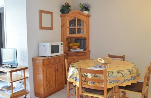 Frejus Plage Apartment | Seaside studio cabin, 4 pers, terrace, quiet residence