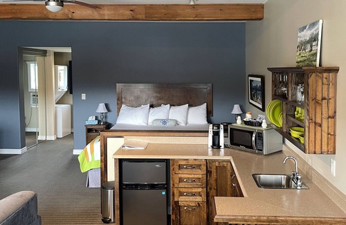 Woody Point Hotel | Seaside Suites