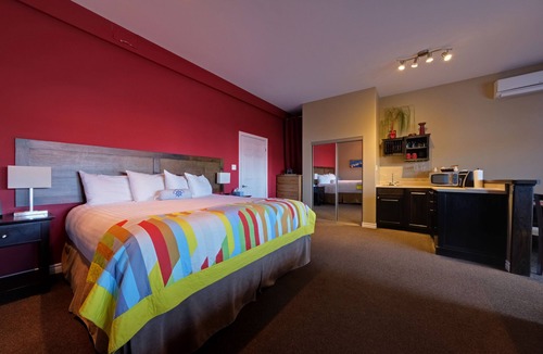 Woody Point Hotel | Seaside Suites
