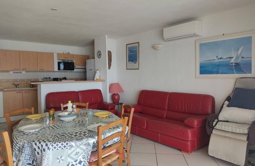 Gruissan Villa | Seaside T4 Villa in Gruissan, Air Conditioning, 80m2, Beach 50m, Sleeps 6.