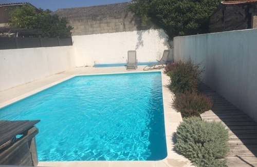 Les Conches Villa | Seaside Vendée farmhouse with swimming pool and pets welcome.