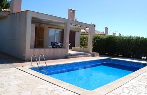 Calafat Cottage | Seaside Villa in Costa Dorada: Private Pool, BBQ, Near Beach, Perfect for Families