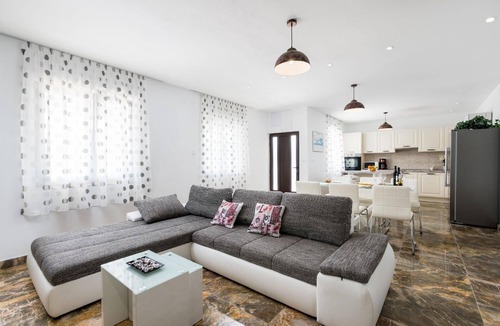 Poljica House | Seaside Villa Lara with heated swimming pool