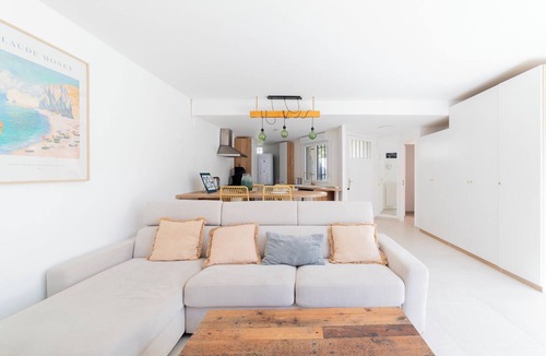 Le Couchant Villa | Seaside villa sleeps 6, garden, air conditioning, garage