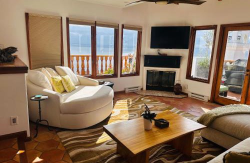 Avalon Villa | Seaside villa w balcony & pool access