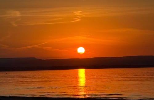Wasaga Beach House | Season Bliss - Blue Mountain Ski & Wasaga Beach