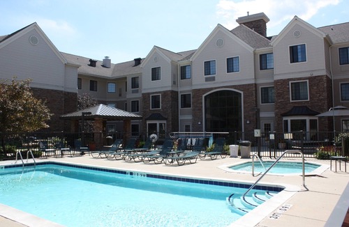 East Paris Condo | Seasonal Outdoor Pool + Hot Tub + Free Breakfast | Suite Near Airport!