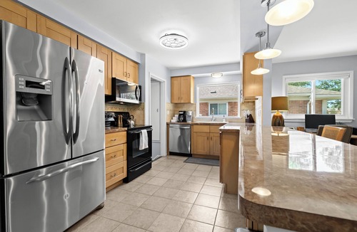Clawson House | Seasonal Private Heated Pool, Firepit, Walk to Parks + Eats