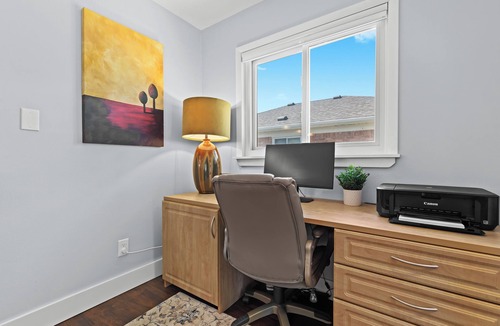 Clawson House | Seasonal Private Heated Pool, Firepit, Walk to Parks + Eats