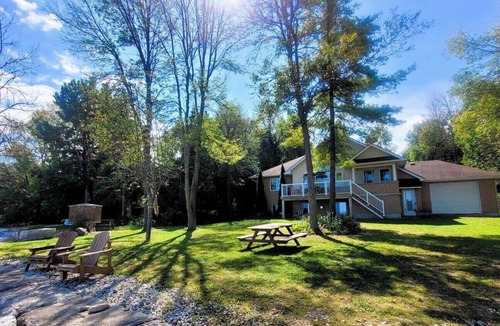 Clearview Township House | Seasons by the Bay! Waterfront views!