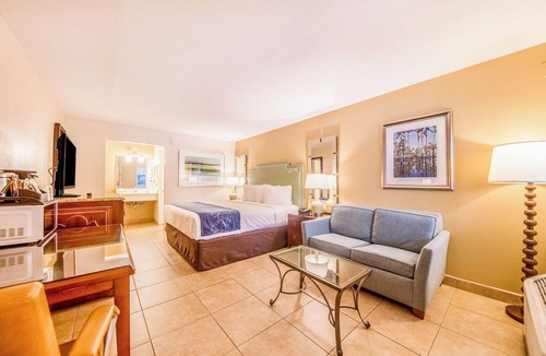 Kissimmee Hotel | Seasons Florida Resort