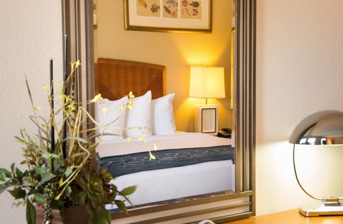 Kissimmee Hotel | Seasons Florida Resort