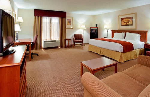 Highland Hotel | Seasons Inn & Suites Highland