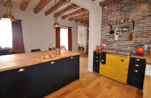 Pittenweem Apartment | Seaspray- harbourfront home in idyllic location