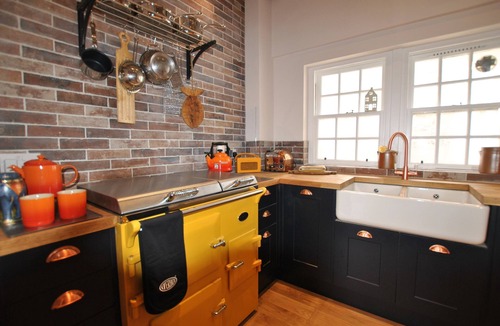 Pittenweem Apartment | Seaspray- harbourfront home in idyllic location