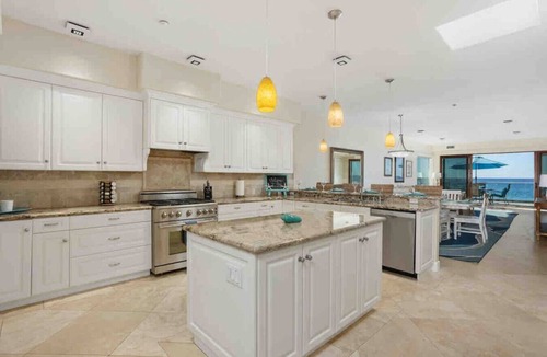 Townsite House | Seastar Luxury Beachfront, Exciting Ocean Views