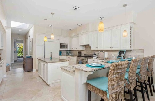 Townsite House | Seastar Luxury Beachfront, Exciting Ocean Views