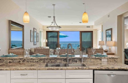 Townsite House | Seastar Luxury Beachfront, Exciting Ocean Views