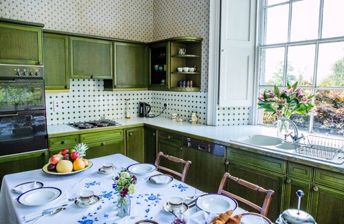 Glenisla Apartment | Seasyde House - The Old Library