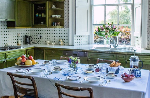 Glenisla Apartment | Seasyde House - The Old Library