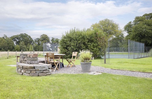 Glenisla Apartment | Seasyde House - The Old Library