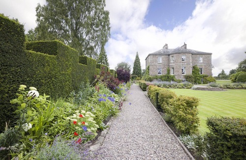 Glenisla Apartment | Seasyde House - The Old Library