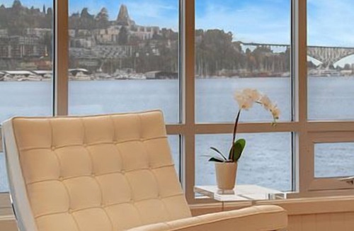 Eastlake Boat Rental | Seattle floating Home for FIFA World Cup 2026 — 30+ Night Waterfront Stay