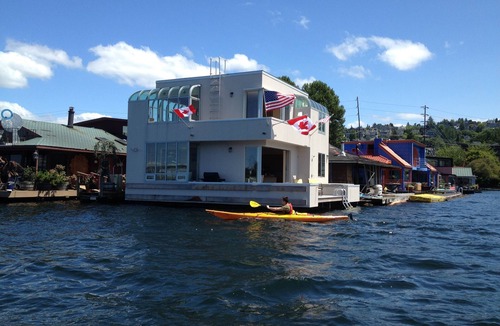 Eastlake Boat Rental | Seattle floating Home for FIFA World Cup 2026 — 30+ Night Waterfront Stay
