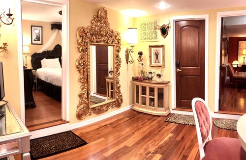 Alki Villa | Seattle La Villa Rustica Luxury Waterfront Beach Villa