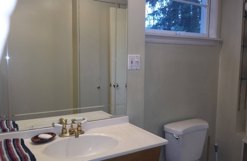 Lake Forest Park House | SEATTLE LAKE FOREST LODGE