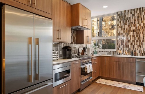 Lower Queen Anne Villa | Seattle Luxury | Space Needle | Walkable | Parking
