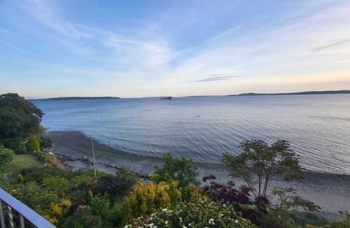 Magnolia House | Seattle Luxury Waterfront & Beach Access 2Beds