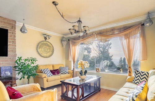 Bryn Mawr-Skyway House | Seattle's South End Gem | Pool | Hot Tub