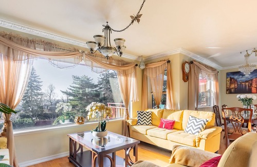 Bryn Mawr-Skyway House | Seattle's South End Gem | Pool | Hot Tub