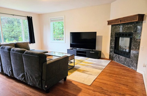 Licton Springs House | SEATTLE TIMELESS CHARM 4BR2BA, Kitchen WD