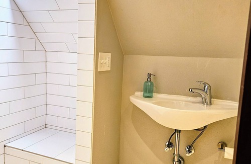 Licton Springs House | SEATTLE TIMELESS CHARM 4BR2BA, Kitchen WD