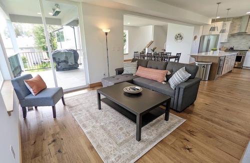 North Admiral House | Seattle Vacation Home Alki Beach House