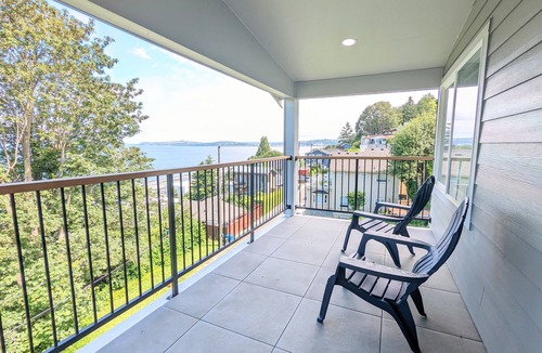 North Admiral House | Seattle Vacation Home Alki Beach House