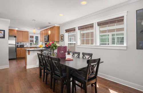 Mann House | Seattle Vacation Home: The Great Wall