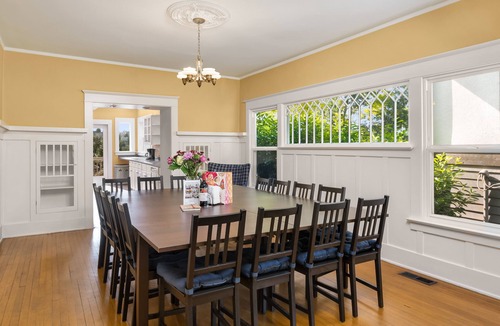 Madrona House | Seattle Vacation Home: The Campus