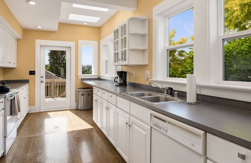 Madrona House | Seattle Vacation Home: The Campus