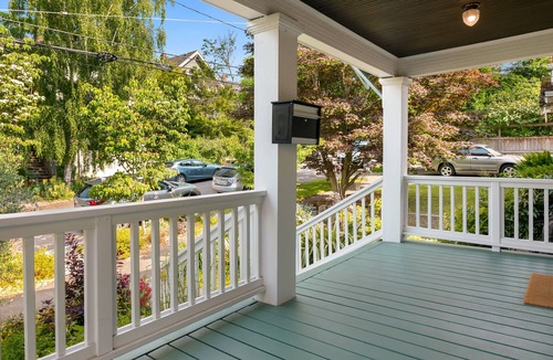 Madrona House | Seattle Vacation Home: The Campus